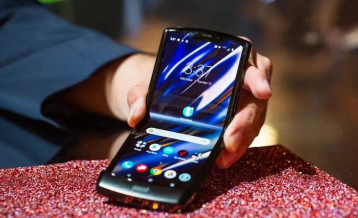 折疊屏手機盤點，moto razr、華為、三星各有千秋