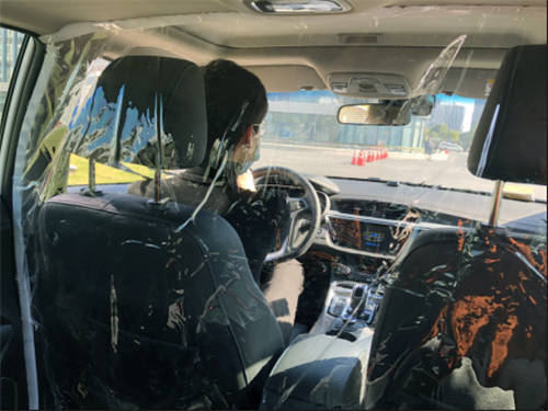 為司乘健康提供多重防護，曹操出行在車內(nèi)加裝隔離膜