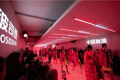 波司登羽絨服倫敦秀場(chǎng)為中國加油 彰顯民族企業(yè)擔(dān)當(dāng)與責(zé)任