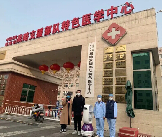 中國人民解放軍第306醫(yī)院送餐用上機(jī)器人 試水“無接觸”服務(wù)