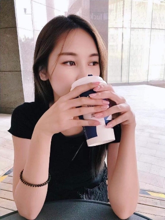 KK直播李小孽:會唱歌的“?！蓖?直播四個(gè)月成KK紅人