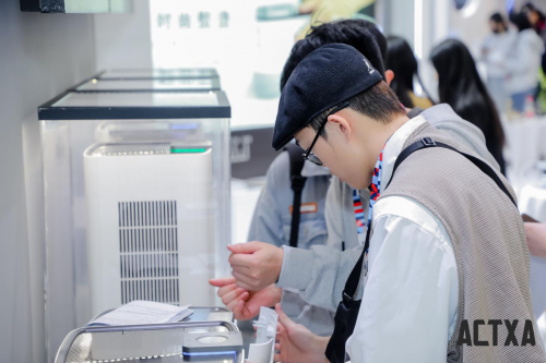 阿卡馳空氣消毒機(jī)強(qiáng)勢(shì)登陸AWE2023：創(chuàng)新發(fā)力，“共生綠洲”演繹品牌擔(dān)當(dāng)