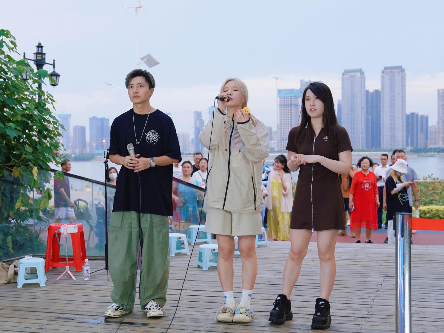 線下“歌友會”籌魚糧，斗魚“江豚微笑KTV”呼吁網(wǎng)友保護(hù)“水中大熊貓”