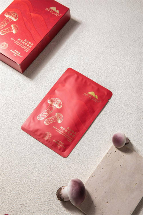 植物醫(yī)生松茸面膜彰顯高山護(hù)膚力，植萃成分守護(hù)年輕肌