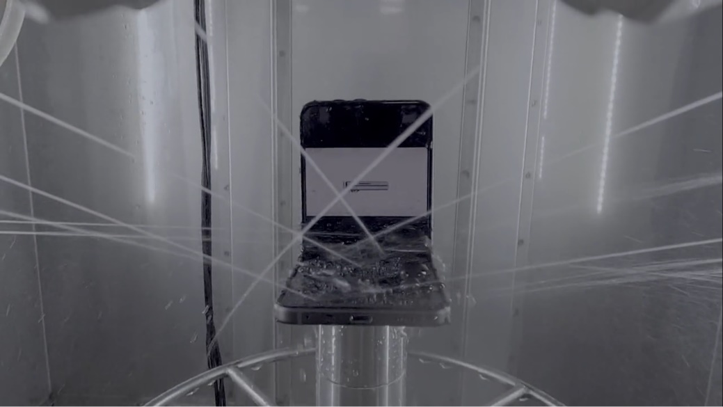 從容應(yīng)對不同環(huán)境挑戰(zhàn) 三星Galaxy Z Flip5耐用性再升級
