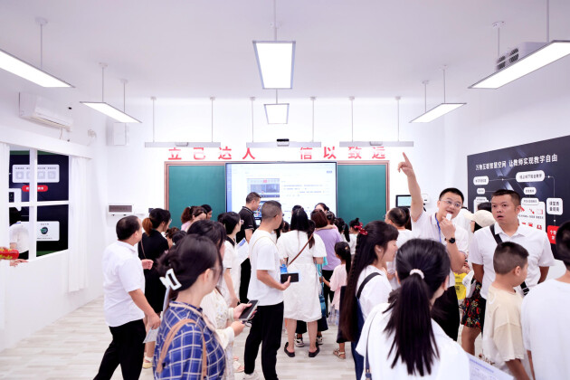 川渝毗鄰地區(qū)首屆教育體育展覽會開幕！立達(dá)信數(shù)字教育獨家冠名