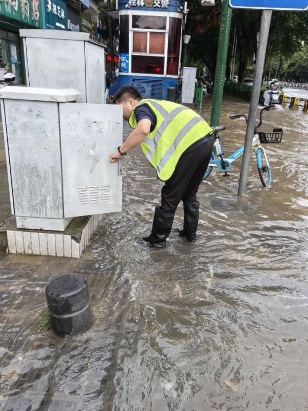聞“汛”而動丨風雨中的海信力量
