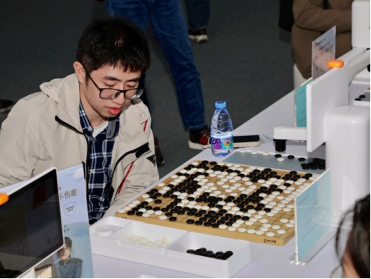 “棋”開得勝！樂在“棋”中！阿爾法蛋圍棋機器人扮靚1024開發(fā)者節(jié)