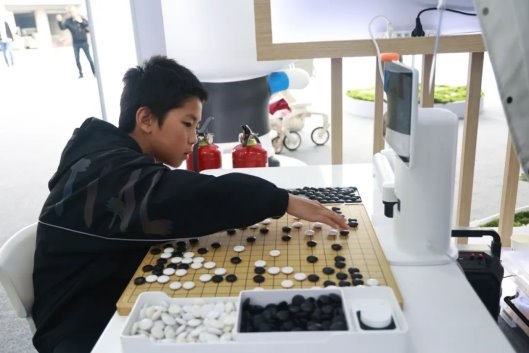 “棋”開得勝！樂在“棋”中！阿爾法蛋圍棋機器人扮靚1024開發(fā)者節(jié)