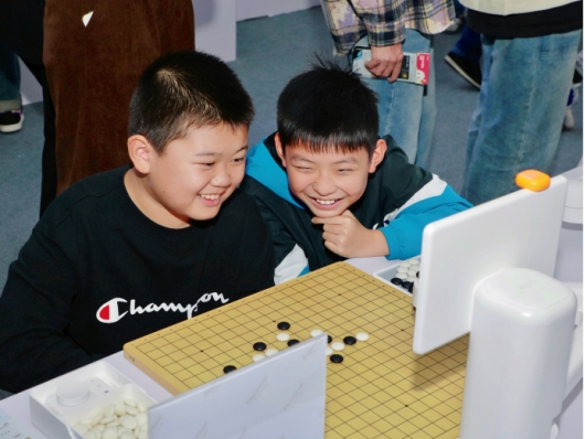 “棋”開得勝！樂在“棋”中！阿爾法蛋圍棋機器人扮靚1024開發(fā)者節(jié)