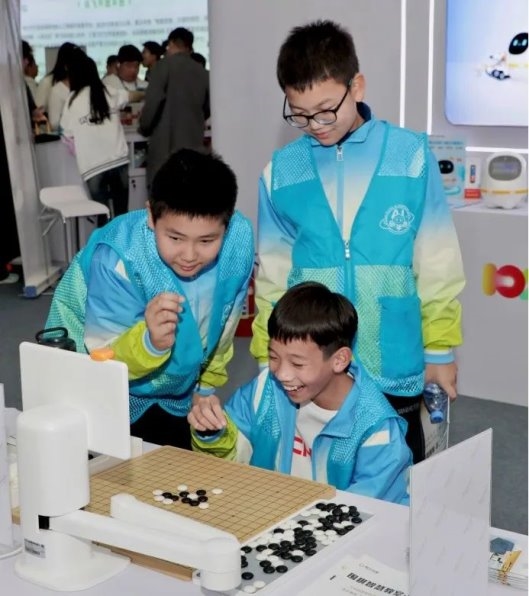 “棋”開得勝！樂在“棋”中！阿爾法蛋圍棋機器人扮靚1024開發(fā)者節(jié)