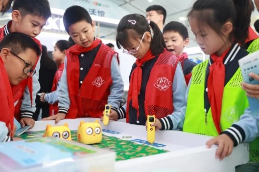 “棋”開得勝！樂在“棋”中！阿爾法蛋圍棋機器人扮靚1024開發(fā)者節(jié)