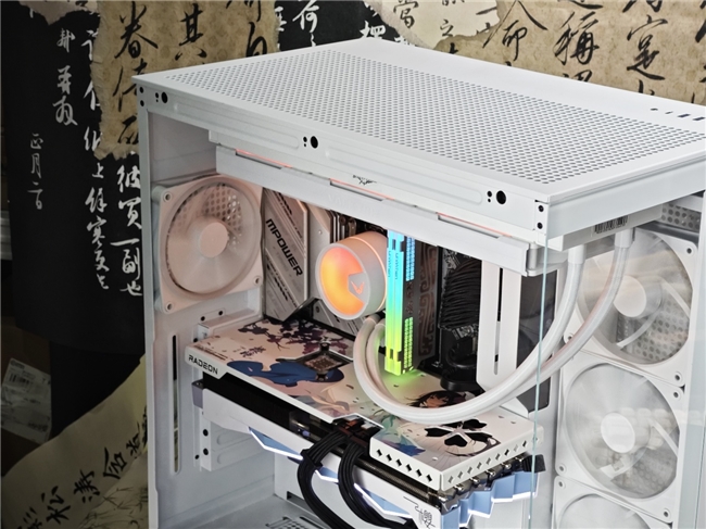 海景房機箱絕妙搭配，墨云藏境炫酷國潮RGB內(nèi)存條裝機分享