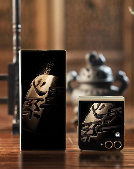品位典范 致敬華年 心系天下三星W25｜W25 Flip 獻禮尊貴之選