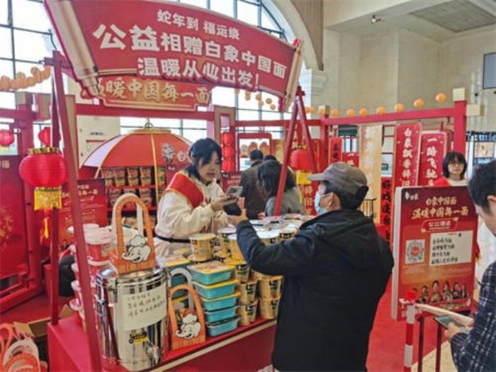 護送國人春運返鄉(xiāng)，白象溫暖驛站現(xiàn)身九省通衢武漢