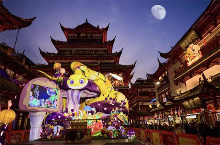 當(dāng)年輕人過(guò)起“賽博年”，品牌如何把熱點(diǎn)內(nèi)容變成好生意？