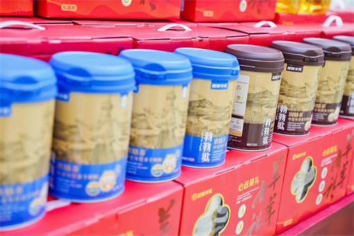 關(guān)愛中老年骨骼健康，從一杯中老年人羊奶粉開始！