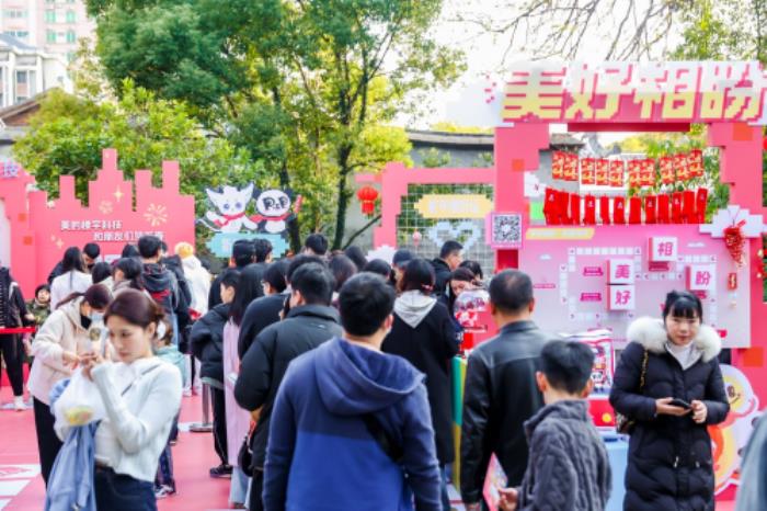 辭舊迎新，美的樓宇科技助力建筑煥發(fā)新貌過大年！
