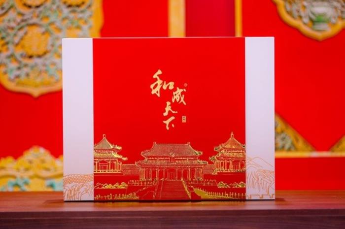 足壇傳奇歐文空降和成天下高端文化館！現(xiàn)場送出簽名款和成天下&紫禁城聯(lián)名【春節(jié)限定禮盒】