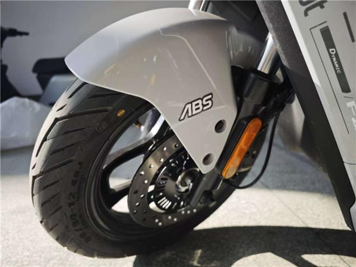 2025長續(xù)航電動車怎么選？九號電動F2z 110 MAX引領(lǐng)智能出行新風(fēng)尚