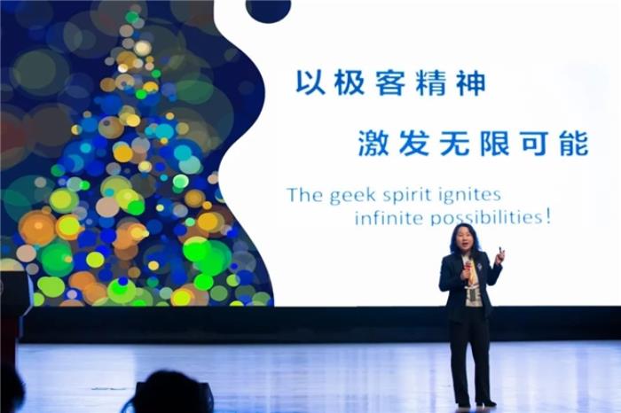朝陽凱文開學第一課  從“心”出發(fā)，“育”見未來，以極客精神激發(fā)無限可能