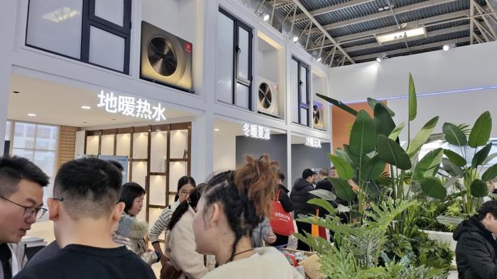2025生意在線下：看熱立方如何把專(zhuān)賣(mài)店變成“用戶(hù)體驗(yàn)銀行”