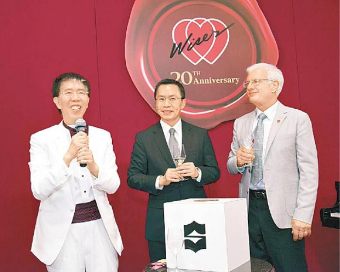 中國(guó)香港跨界傳奇梁柏濤：從譚詠麟經(jīng)理人到自然療法倡導(dǎo)者