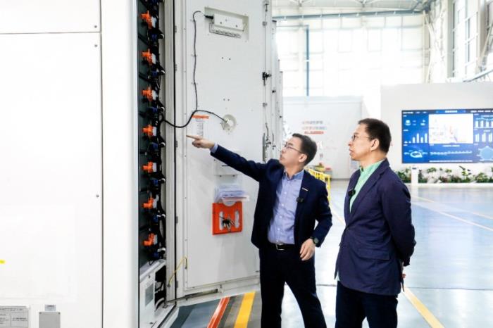 解碼新能源黑科技！《張朝陽的物理課》走進陽光電源