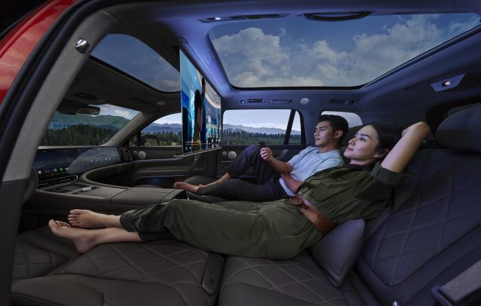 問界M9 2025款發(fā)布：車載小藝自適應(yīng)深度思考，信息獲取更高效