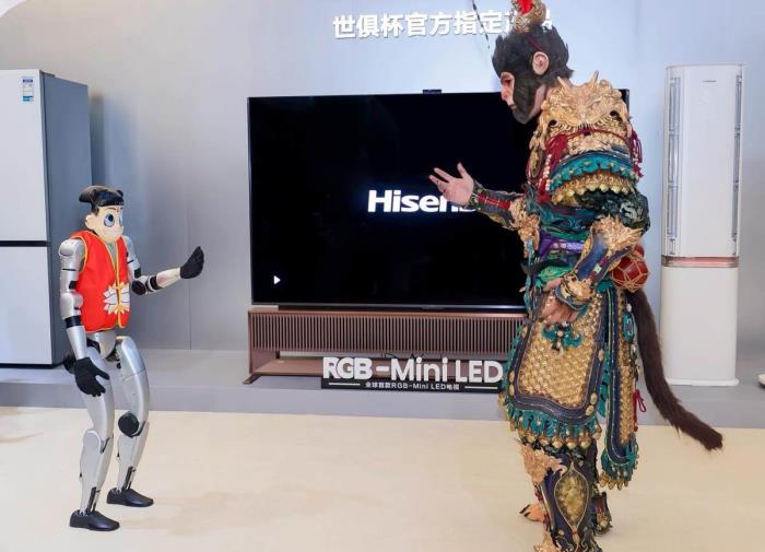 百吋大屏燃炸AWE！KPL重慶狼隊(duì)VS宇樹機(jī)器人現(xiàn)場(chǎng)battle?