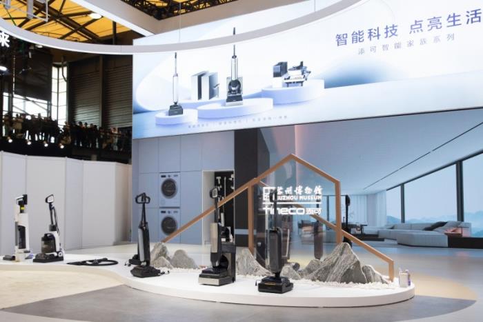 添可品牌大使陳赫現(xiàn)身AWE2025展區(qū)，實(shí)力種草芙萬洗地機(jī)，直呼