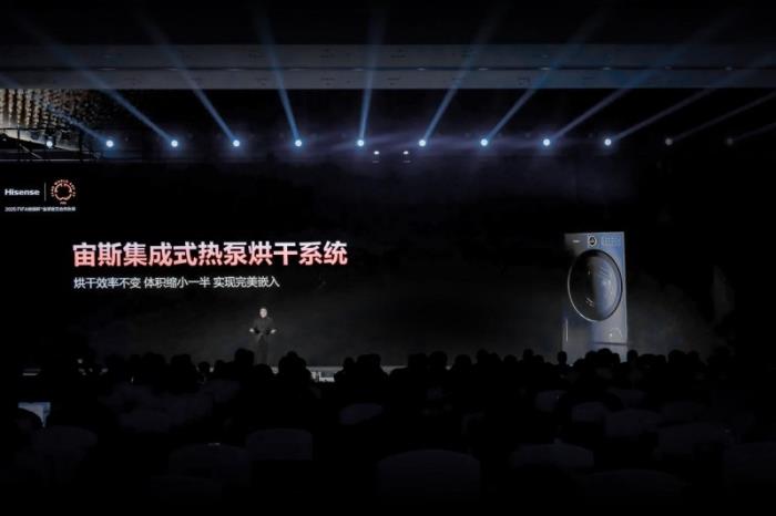 海信AWE 2025放大招，全球首臺(tái)4合1熱泵洗烘一體機(jī)終結(jié)衣物混洗難題