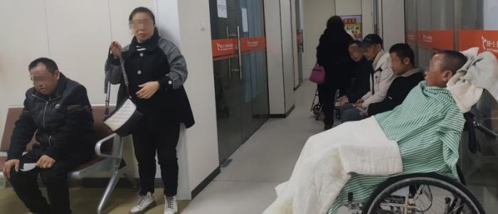 知名中醫(yī)專家張宗見(jiàn)教授赴盈康一生重慶華健友方醫(yī)院開展大型惠民義診暨學(xué)術(shù)交流活動(dòng)