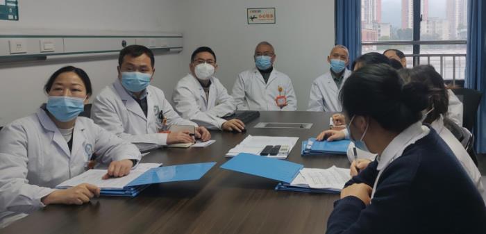 知名中醫(yī)專家張宗見(jiàn)教授赴盈康一生重慶華健友方醫(yī)院開展大型惠民義診暨學(xué)術(shù)交流活動(dòng)