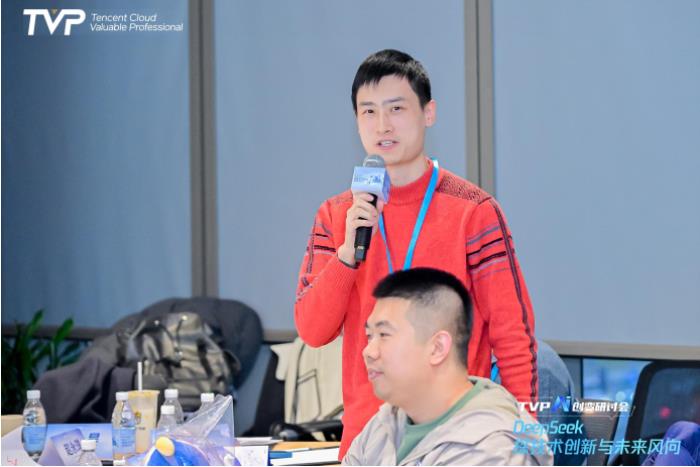 探秘 DeepSeek 落地進展，騰訊云攜手業(yè)界專家共話 AI 生產(chǎn)力