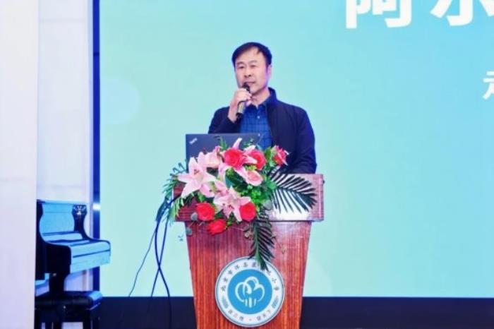 以“筆”為徑 用AI守護，阿爾法蛋愛心捐贈惠及北京懷柔三小師生
