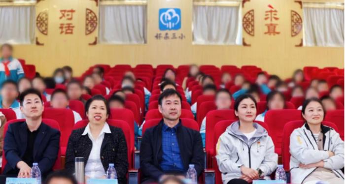 以“筆”為徑 用AI守護，阿爾法蛋愛心捐贈惠及北京懷柔三小師生
