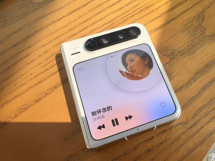 內(nèi)屏闊感沉浸，外屏便捷瀏覽！華為Pura X堪稱看視頻、刷新聞神器