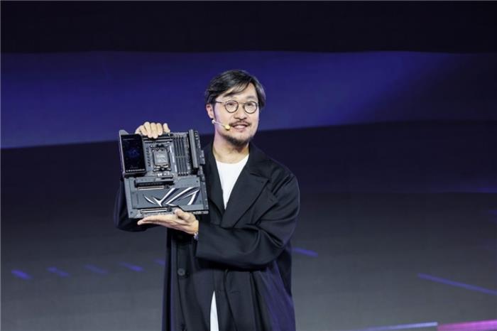 三劍齊發(fā) 華碩主板新品驚艷ROG DAY 2025