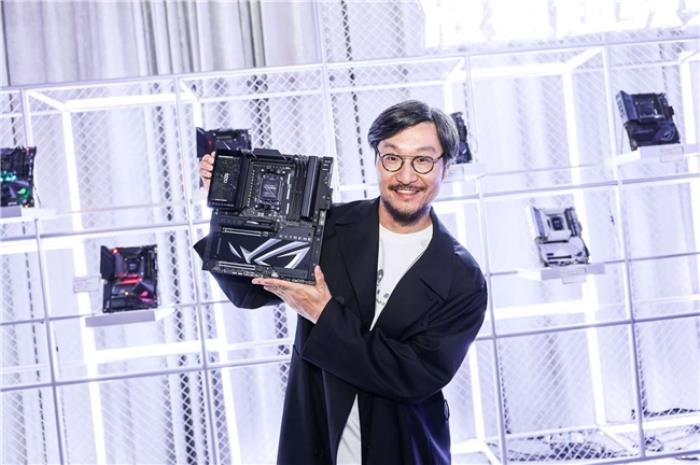 湘聚金字塔！華碩主板引爆ROG DAY 2025信仰狂歡
