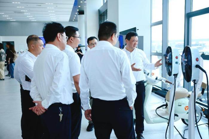 產(chǎn)學(xué)研合作新標(biāo)桿！雅迪攜高校共建智能電動車及智慧能源研發(fā)中心