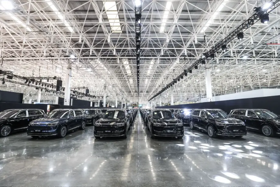 百組車主齊聚問界M8交付現(xiàn)場，中國智造加速度驚爆同行