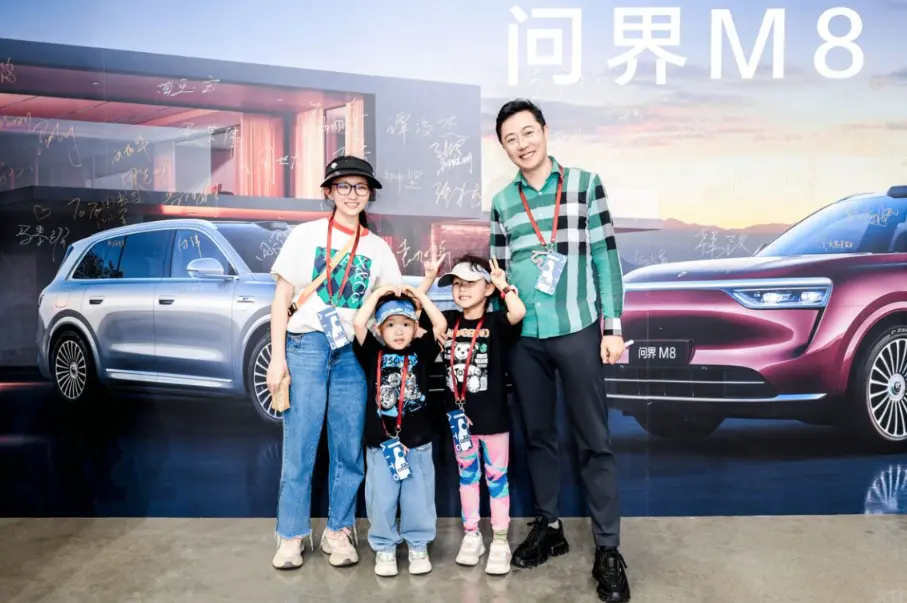 百組車主齊聚問界M8交付現(xiàn)場，中國智造加速度驚爆同行