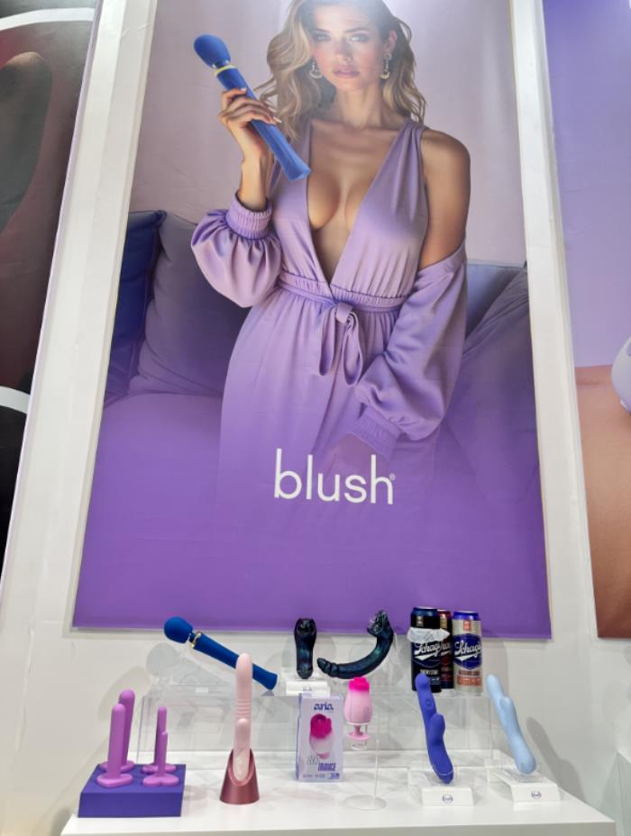 2025上海API成人展：Blush臉紅情趣品牌臉紅情趣品牌以輕奢設(shè)計(jì)詮釋愉悅力量