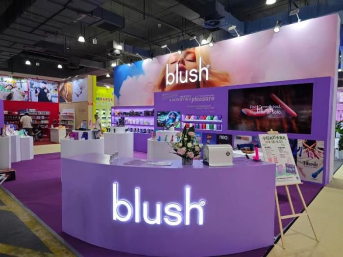 2025上海API成人展：Blush臉紅情趣品牌臉紅情趣品牌以輕奢設(shè)計(jì)詮釋愉悅力量