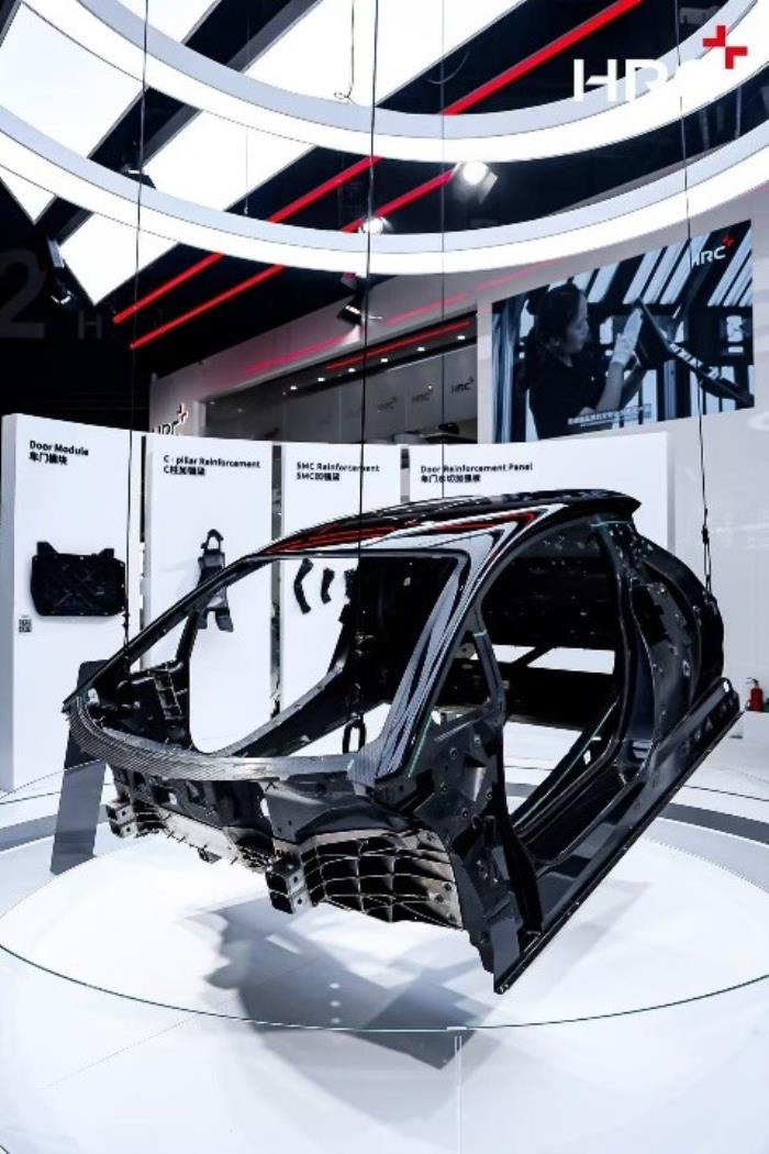 以材料點亮出行科技，HRC攜先進復材產(chǎn)品矩陣耀動2025上海車展