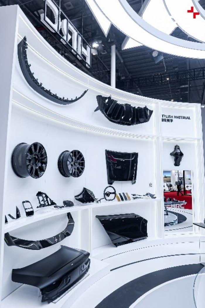 以材料點亮出行科技，HRC攜先進復材產(chǎn)品矩陣耀動2025上海車展