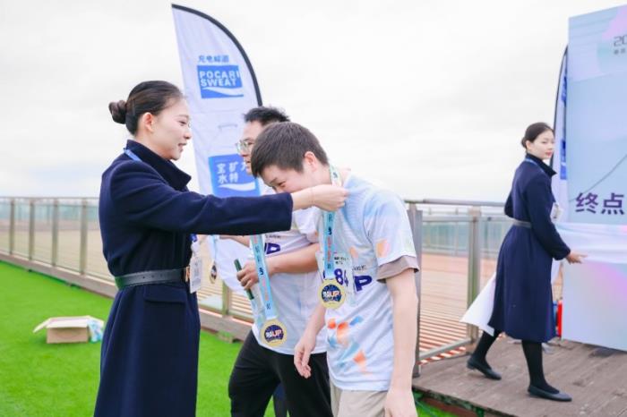 從17歲到59歲！萬物梁行2025垂直馬拉松嘉年華廈門站火熱開跑