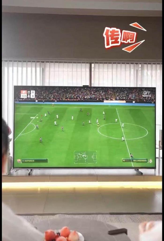 116吋海信E8Q Pro迎來001號用戶！影游旗艦助力林更新游戲超神