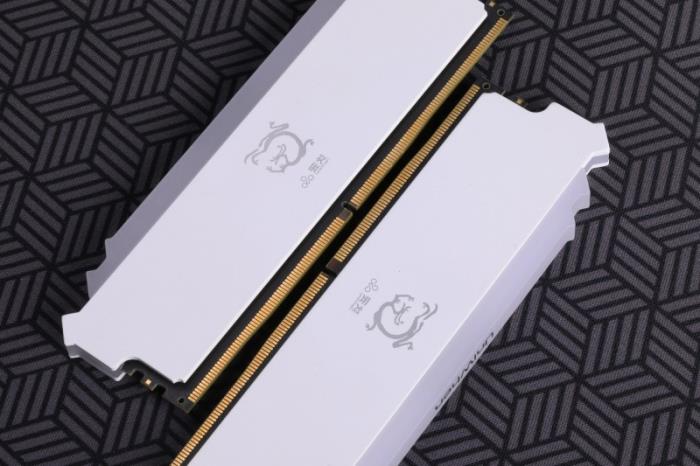 硬控發(fā)熱，一鍵躍至6400MT/s，「煌」系列DDR5內(nèi)存超頻體驗(yàn)